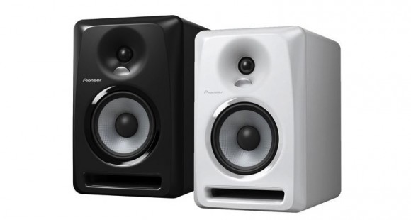 S-DJ50x-black-white-central-580x310