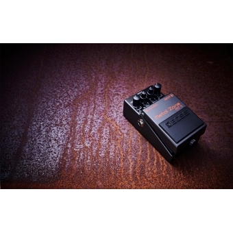 Boss MT-2 Metal Zone - Pedală iconică de distorsiune cu gain ridicat pentru chitaristi hard rock sau metal #4