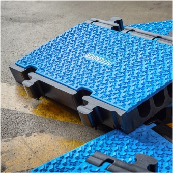 Defender MIDI 5 2D BLU - Midi 5 2D module system for wheelchair ramp and wheelchair accessible transition - middle part blue lid #23